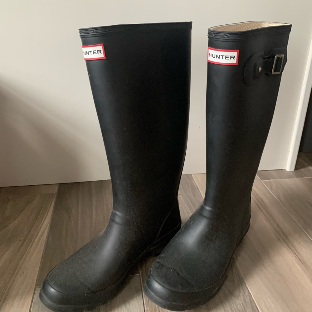 Tall Black Hunter Rainboots, Women’s 7.5 wide calf